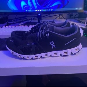 On cloud women’s sneakers